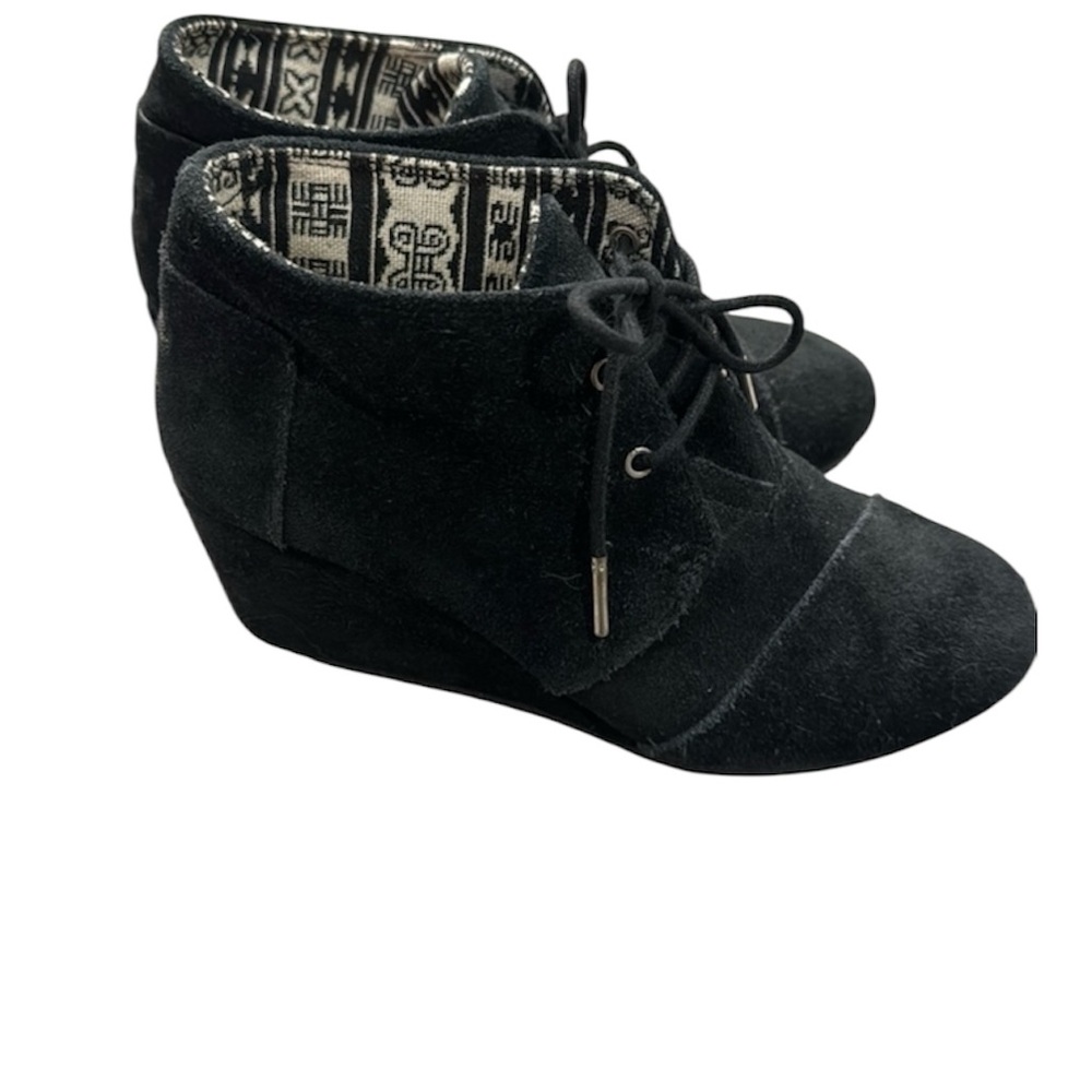 Toms desert women’s size 7 suede black wedges lace up booties.